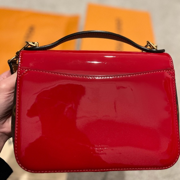 LOUIS VUITTON

Louis Vuitton Cherrywood PM Monogram Vernis
Red - Picture 10 of 11